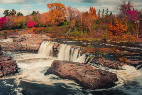 Hog’s Back Falls Nature Walk